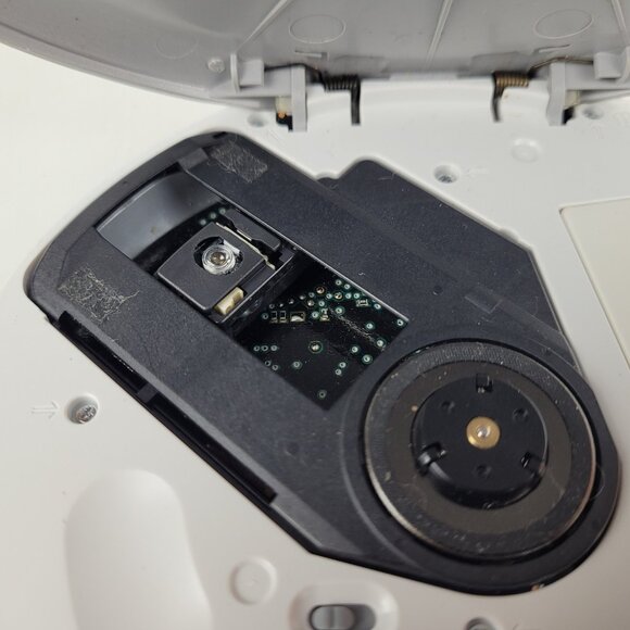 PARTS ONLY Sony Walkman D-NE509 Atrac3plus Mp3 CD CDR CDRW Vintage - Picture 7 of 9